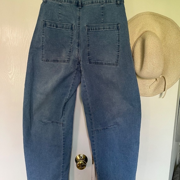 Medium Blue Jeans - Picture 2 of 9